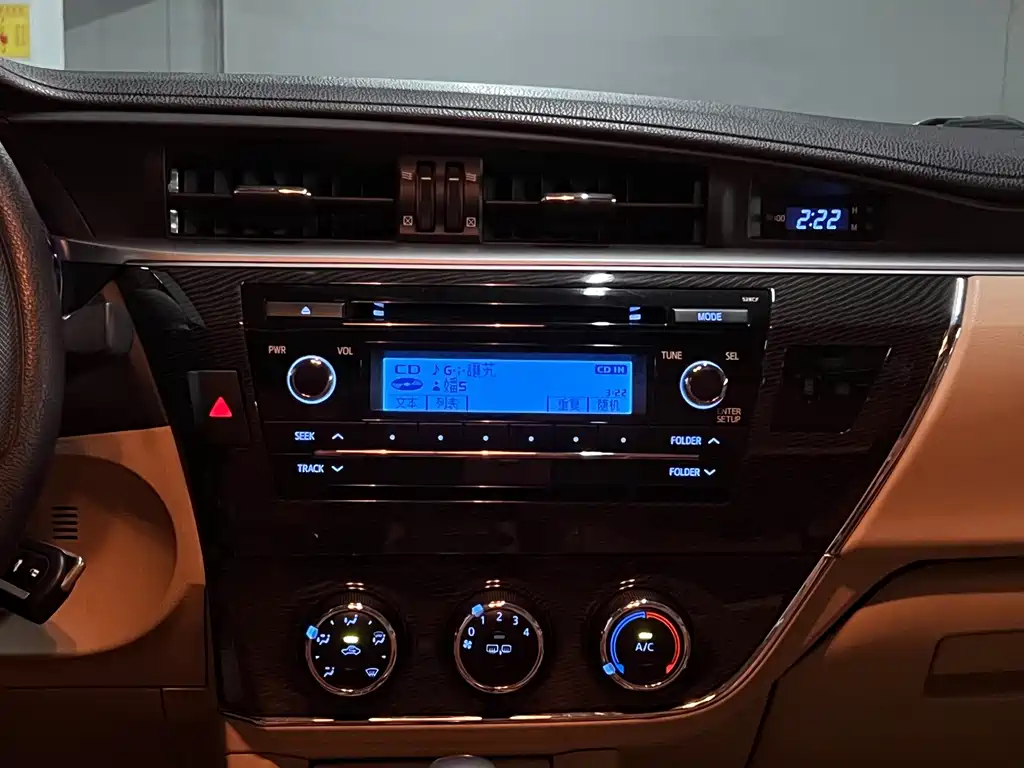 Toyota Corolla 2015 — фото 36
