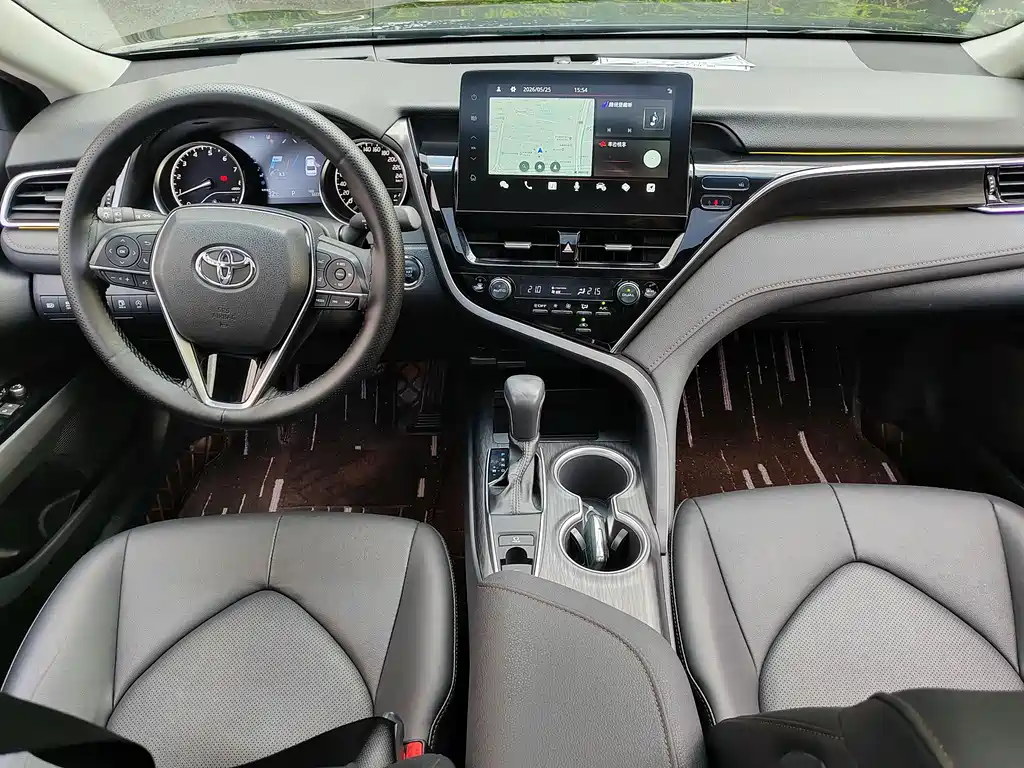 Toyota Camry 2023 — фото 7