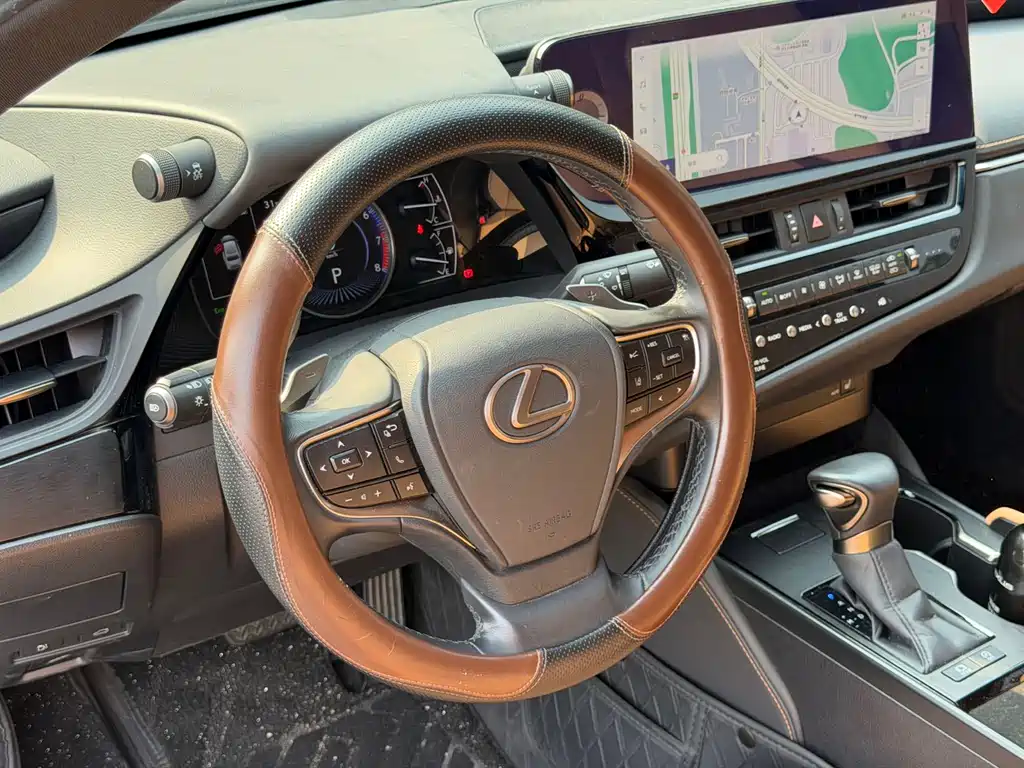 Lexus ES 2023 — фото 16