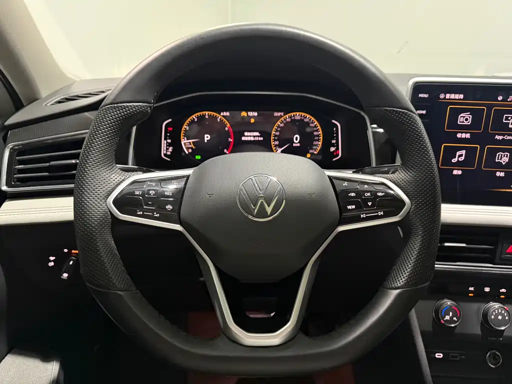 Volkswagen Tiguan L 2023 — фото 14