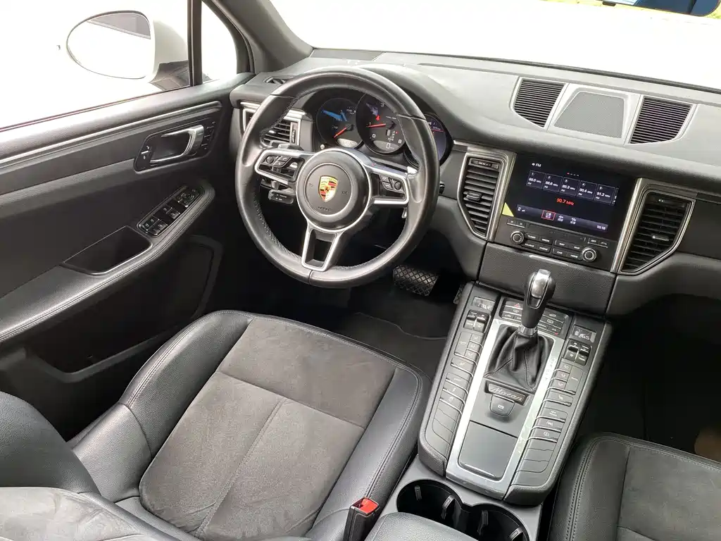 Porsche Macan 2018 — фото 13