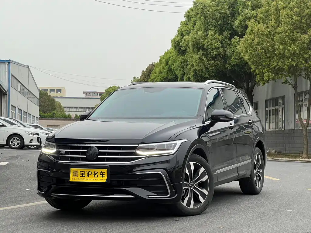 Volkswagen Tiguan L 2024 — фото 1