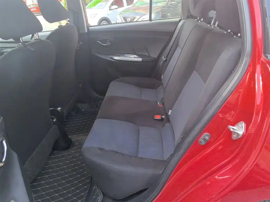 Toyota Yaris L 2016 — фото 17
