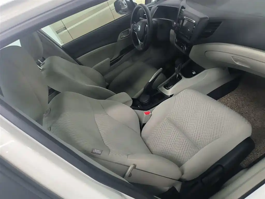 Honda Civic 2015 — фото 25
