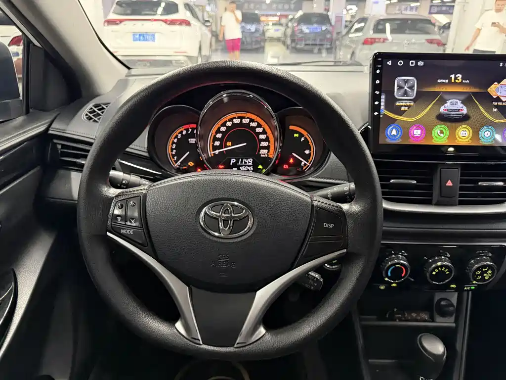 Toyota Yaris L 2023 — фото 13