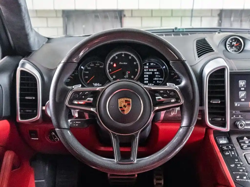 Porsche Cayenne 2017 — фото 12