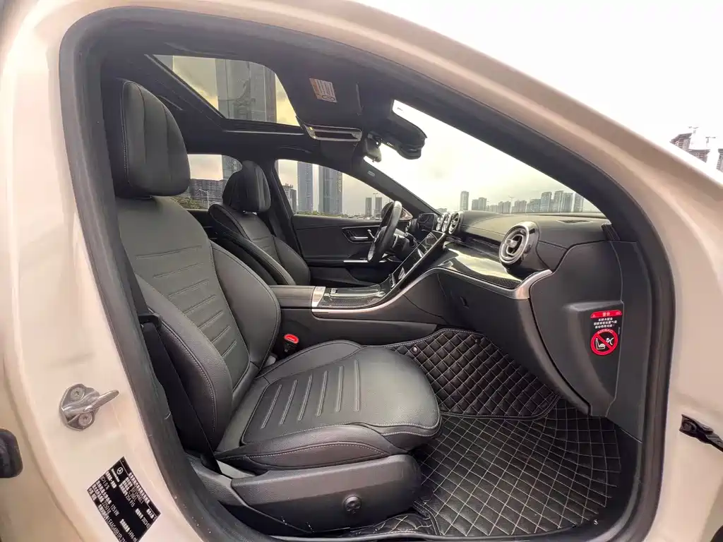 Mercedes-Benz C-Class 2023 — фото 12