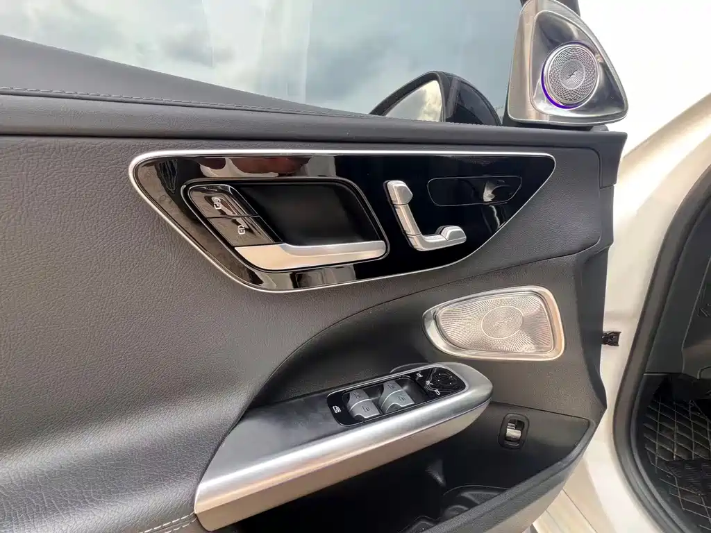 Mercedes-Benz C-Class 2023 — фото 18