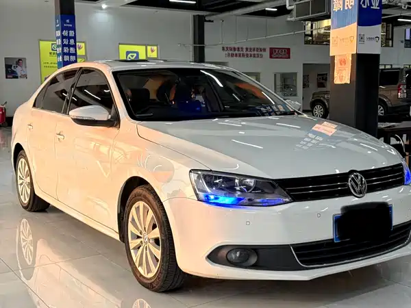 Volkswagen Sagitar 2013