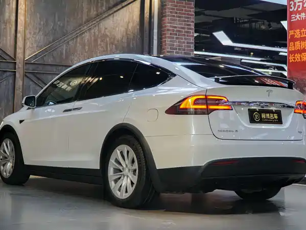 Tesla Model X 2016
