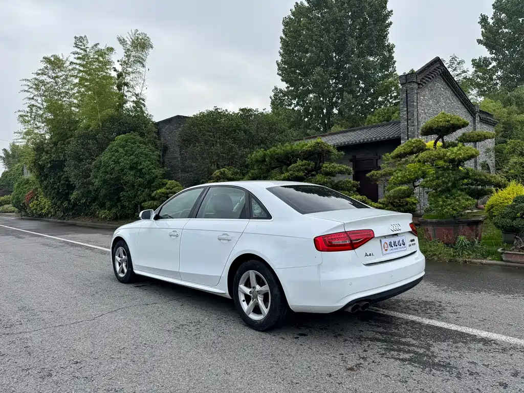 Audi A4L 2015