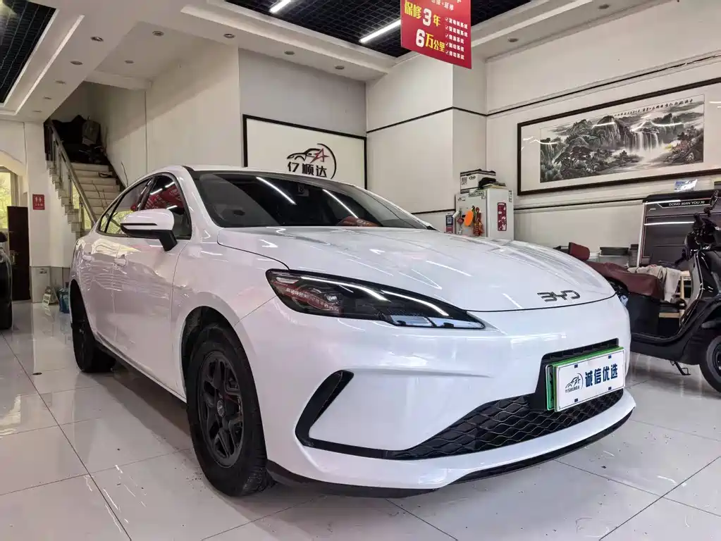 BYD Seal 05 DM-i 2025 — фото 2