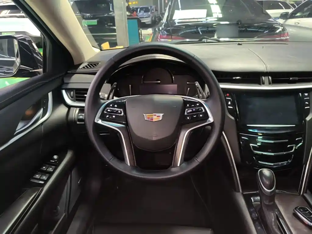 Cadillac XTS 2018 — фото 11