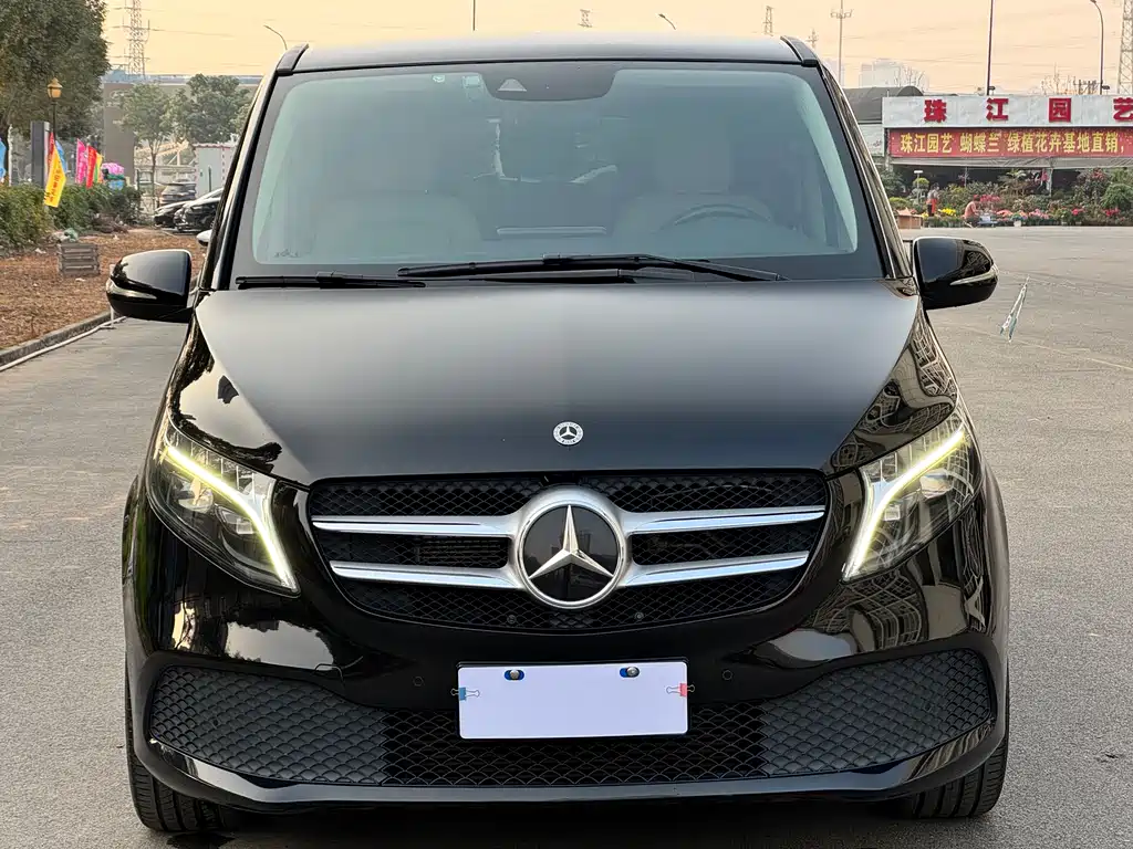 Mercedes-Benz V-Class 2023 — фото 2
