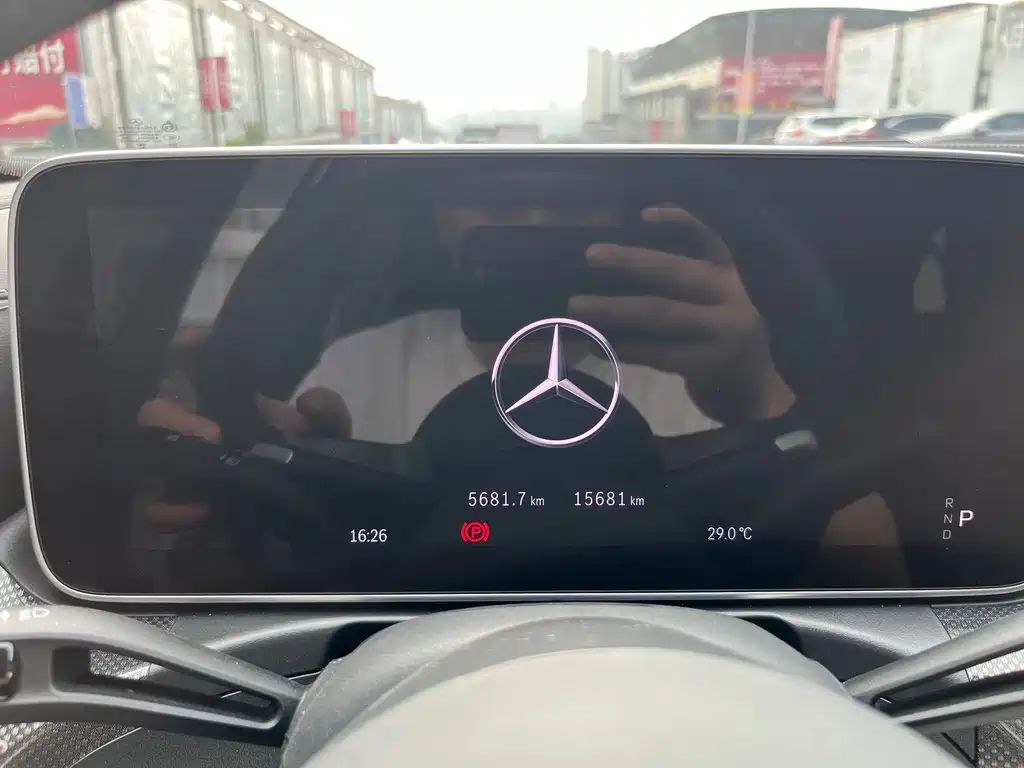 Mercedes-Benz C-Class 2025 — фото 16