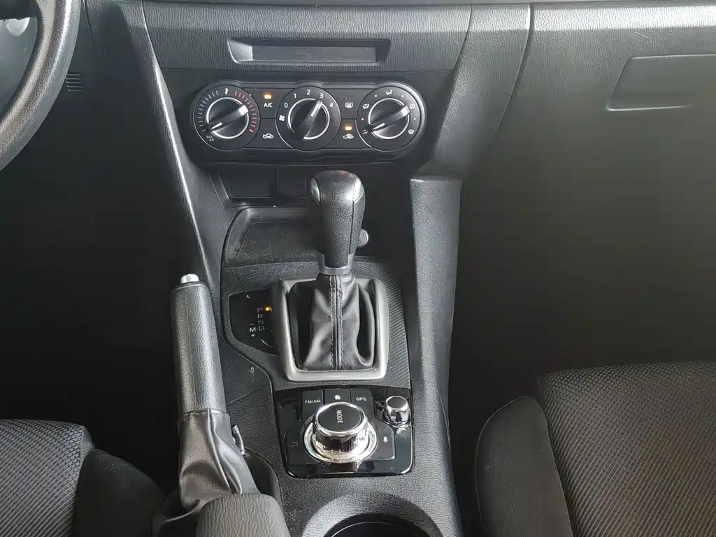 Mazda 3 Axela 2017 — фото 11