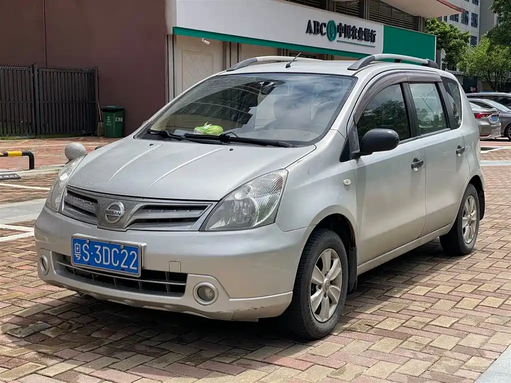 Nissan Livina 2012