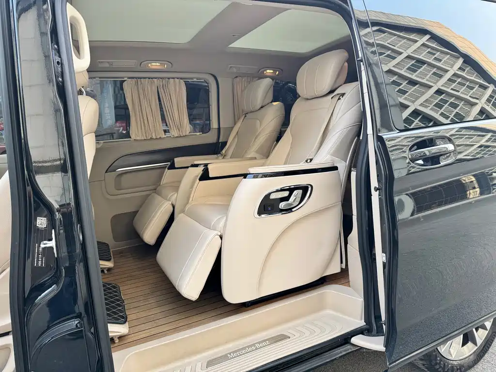 Mercedes-Benz V-Class 2023 — фото 6