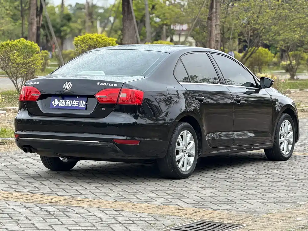 Volkswagen Sagitar 2013