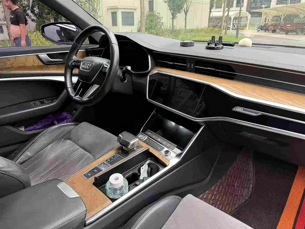 Audi A6L 2020