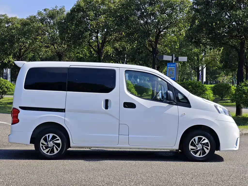 Nissan NV200 2018 — фото 6