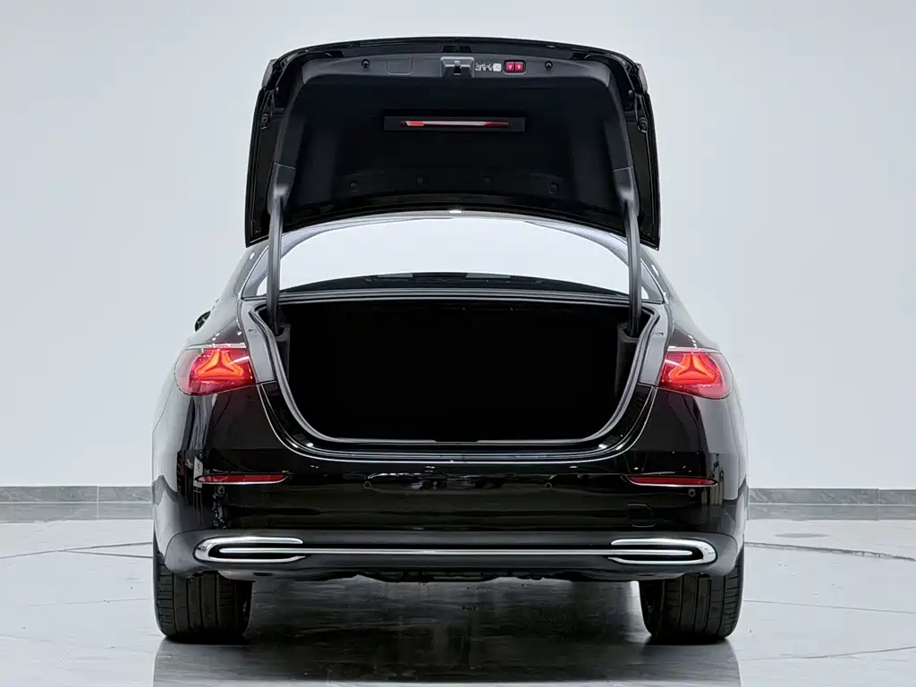 Mercedes-Benz E-Class 2025 — фото 25