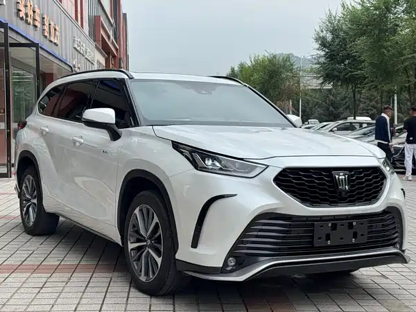 Toyota Crown Kluger 2024