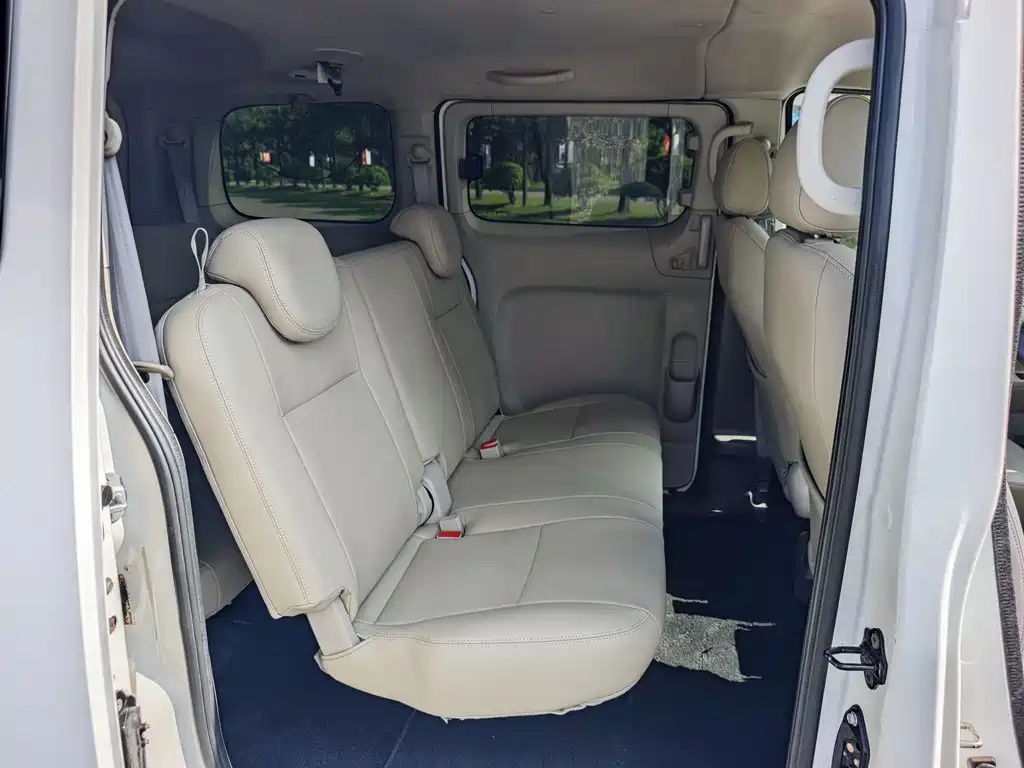 Nissan NV200 2018 — фото 18
