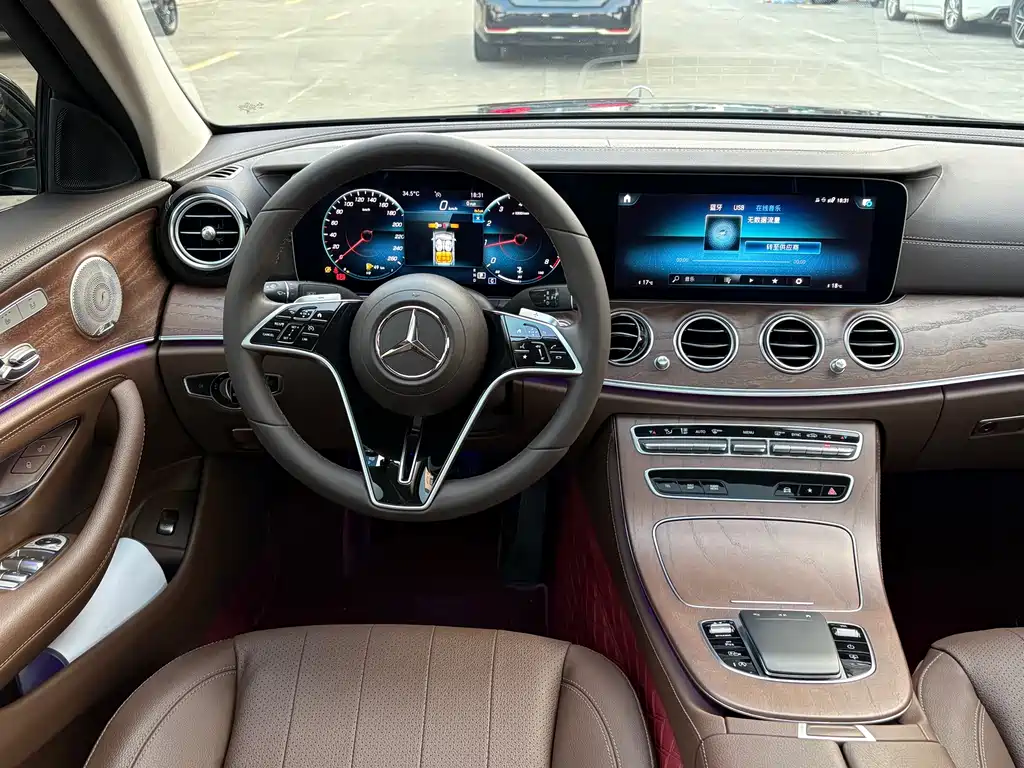 Mercedes-Benz E-Class 2023 — фото 6