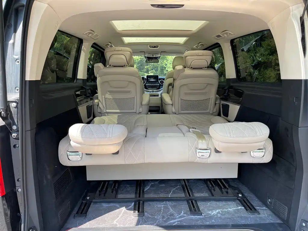 Mercedes-Benz V-Class 2019 — фото 25