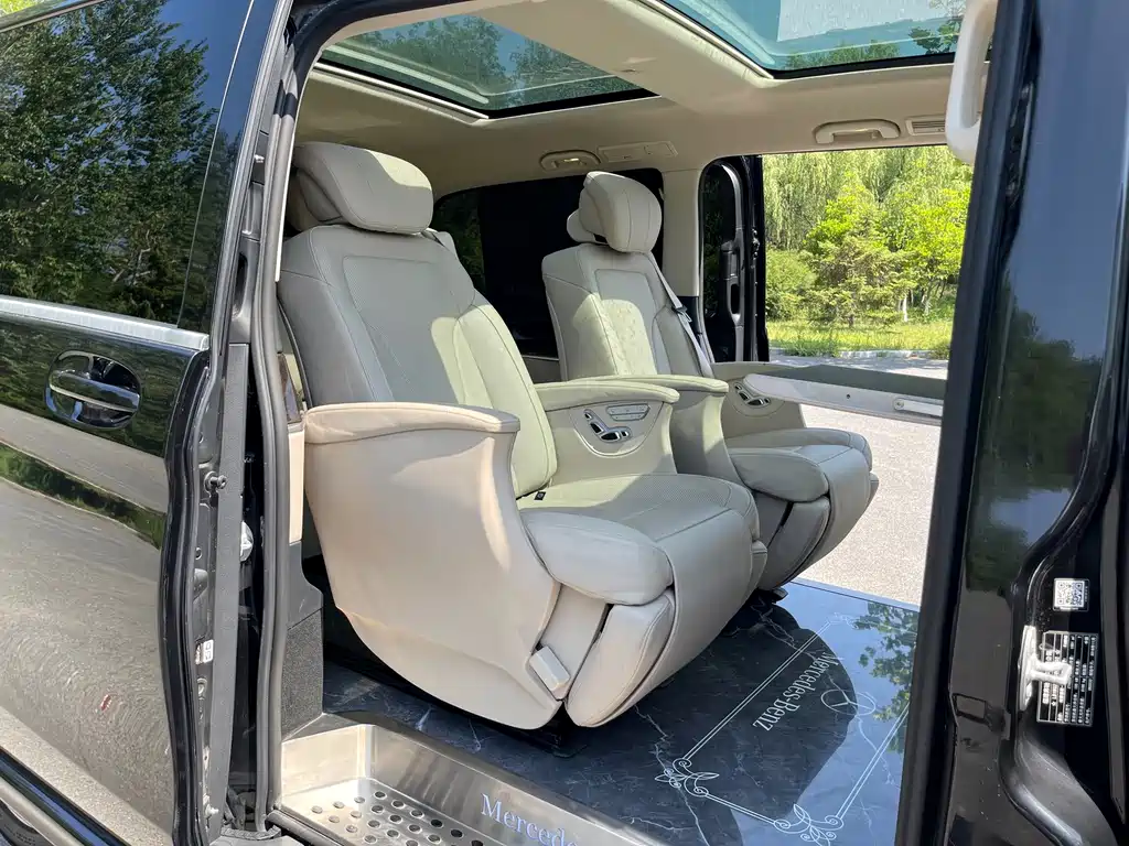 Mercedes-Benz V-Class 2019 — фото 19