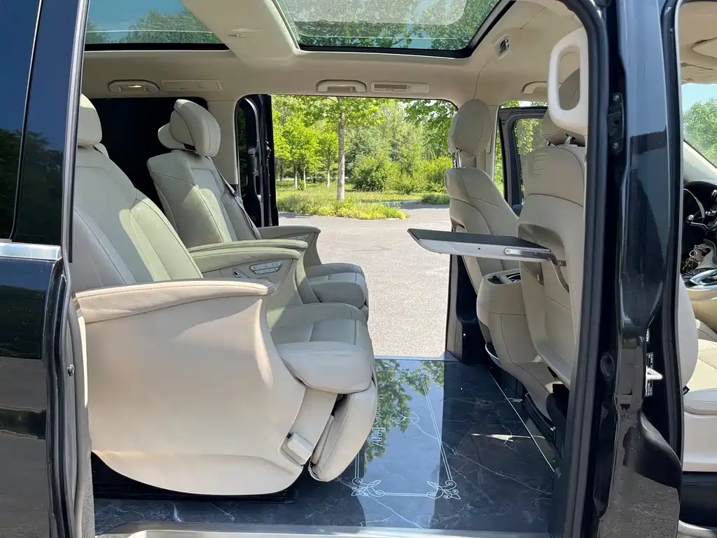 Mercedes-Benz V-Class 2019 — фото 16