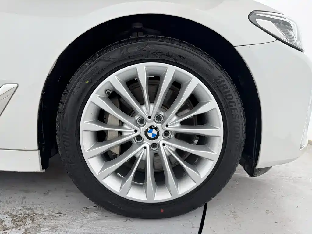 BMW 5 Series New Energy 2021 — фото 14