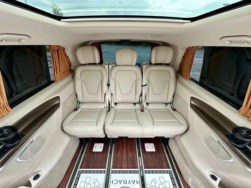 Mercedes-Benz V-Class 2022 — фото 19