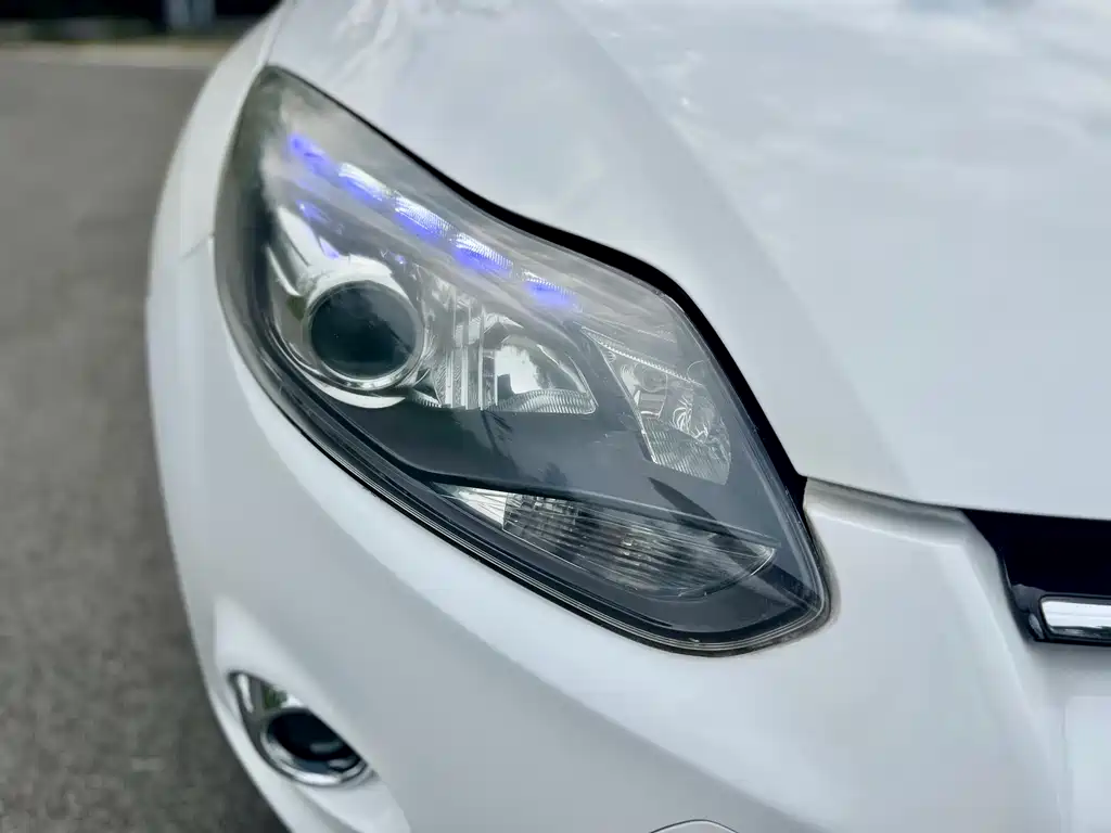 Ford Focus 2014 — фото 28