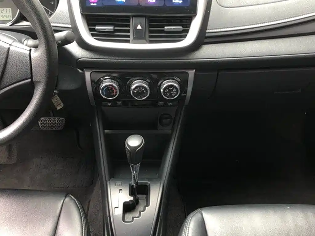 Toyota Yaris L 2019 — фото 10