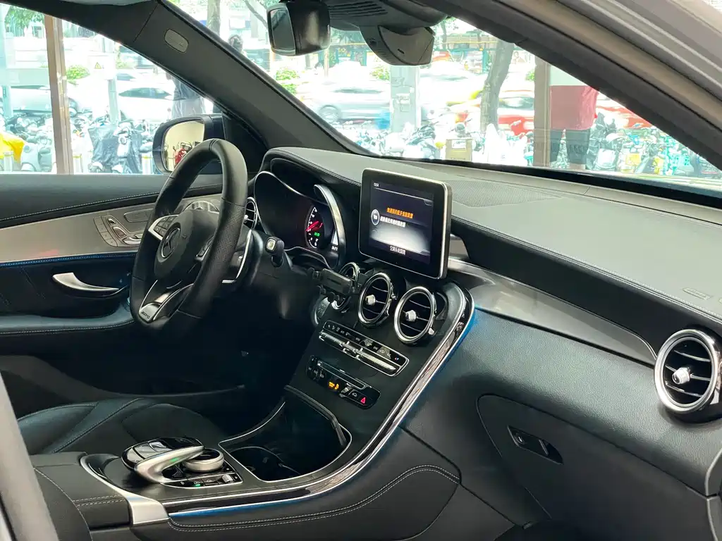 Mercedes-Benz GLC AMG 2020 — фото 16
