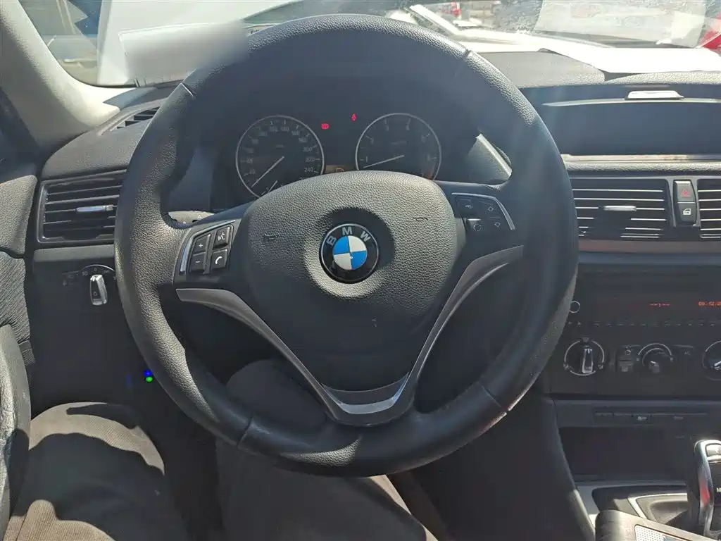 BMW X1 2015 — фото 11