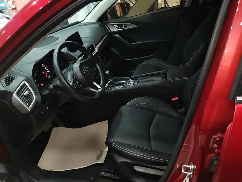 Mazda 3 Axela 2019 — фото 15