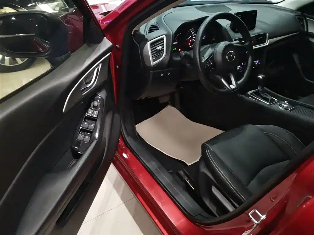 Mazda 3 Axela 2019 — фото 16