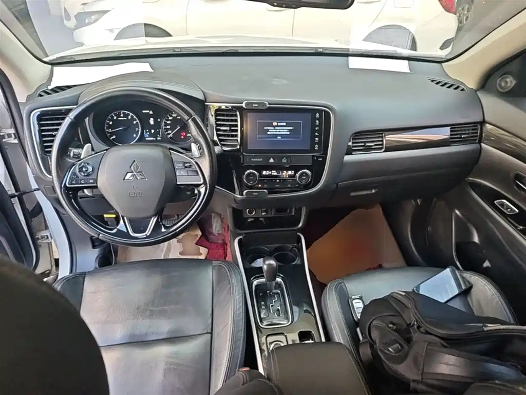 Mitsubishi Outlander 2019 — фото 10