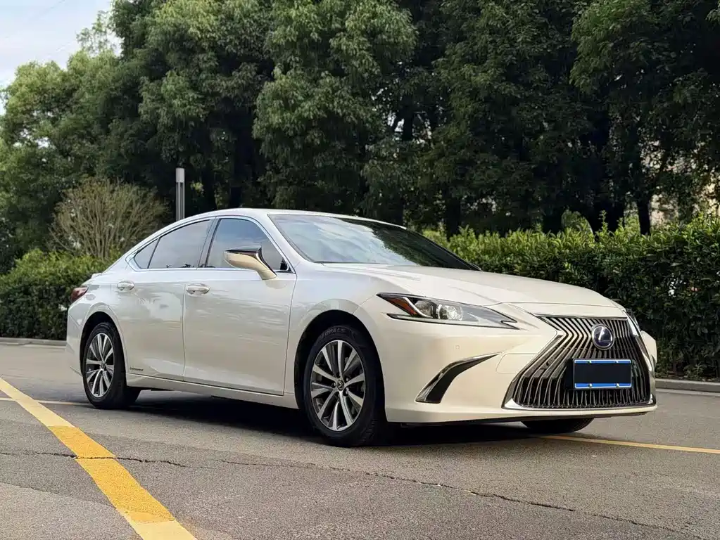 Lexus ES 2019 — фото 3