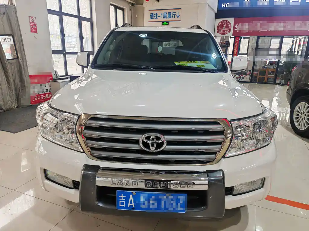 Toyota Land Cruiser 2010 — фото 2