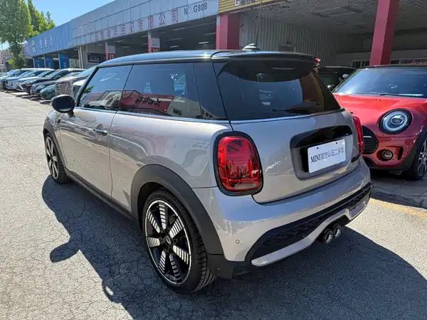 MINI MINI 2022