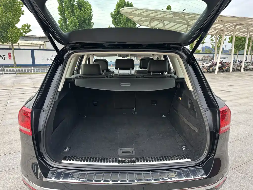 Volkswagen Touareg 2017 — фото 25