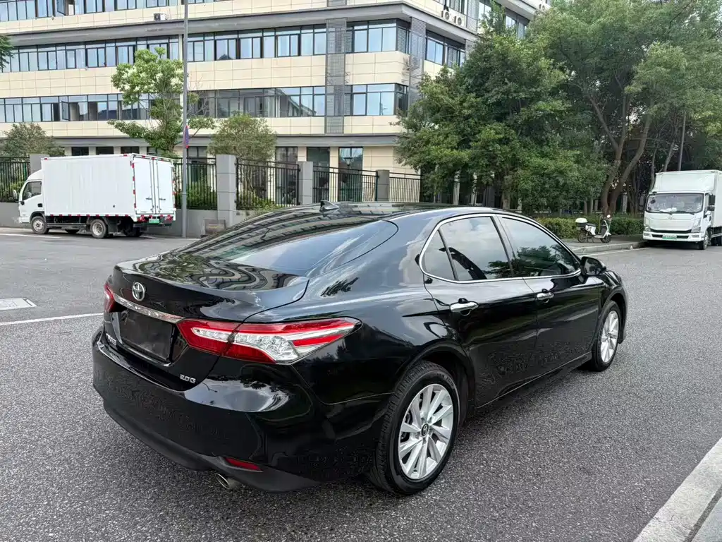 Toyota Camry 2022 — фото 6