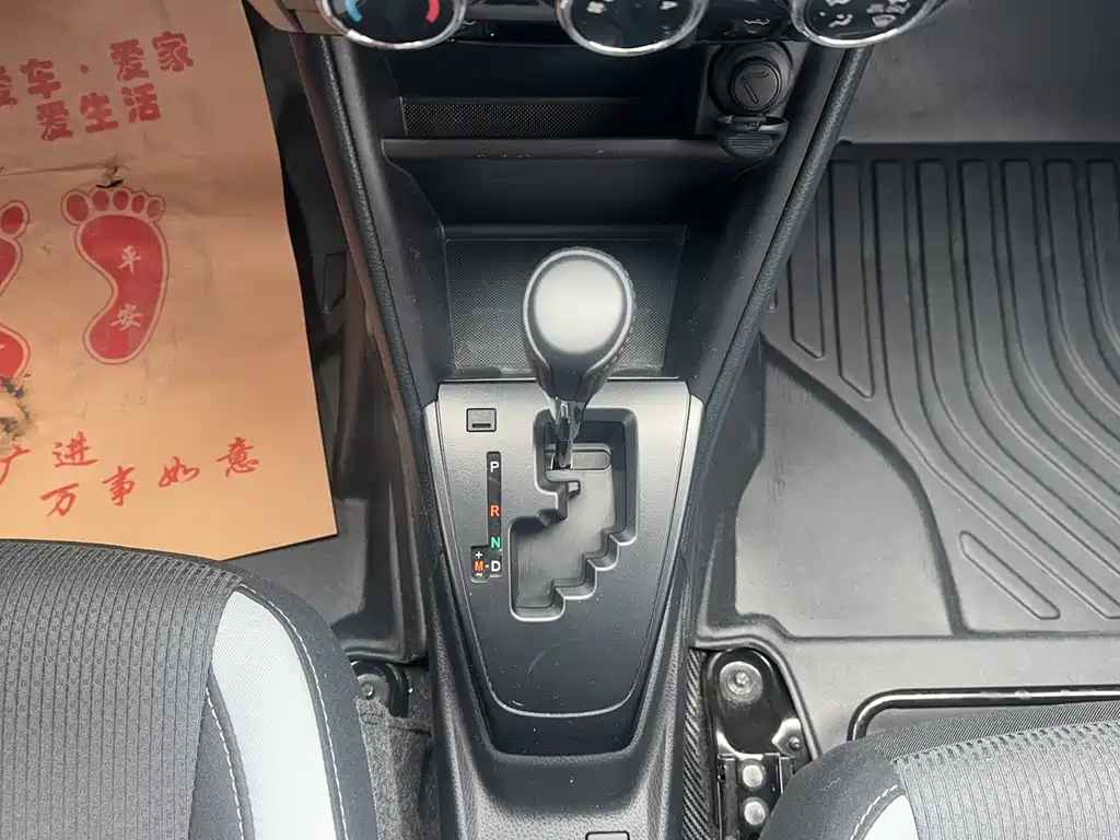 Toyota Yaris L 2022 — фото 16