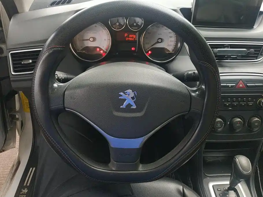Peugeot 308 2016 — фото 15