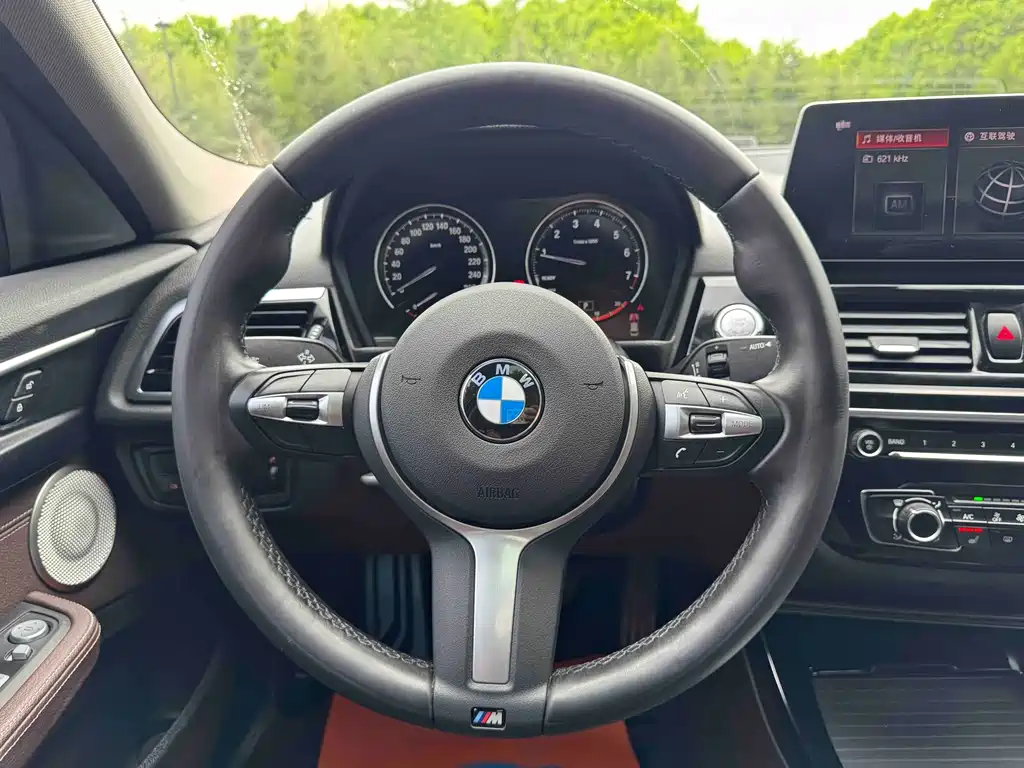 BMW 1 Series 2022 — фото 15