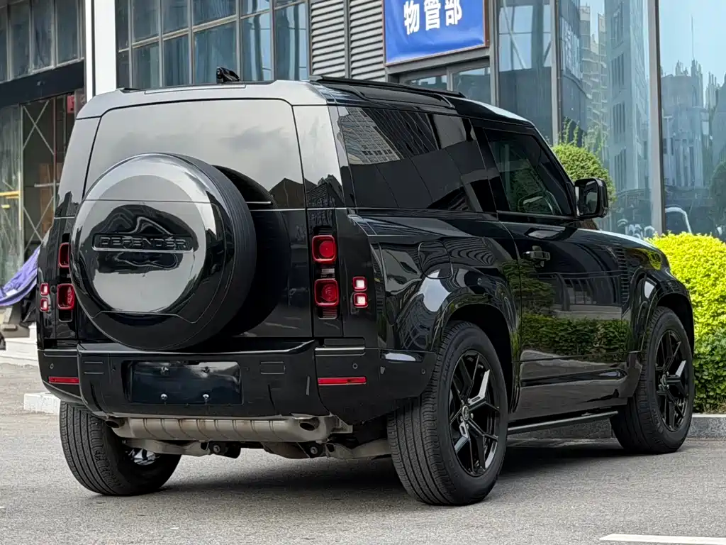 Land Rover Defender 2022